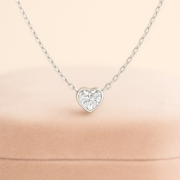 Dainty Heart necklace - Picture 2 of 6